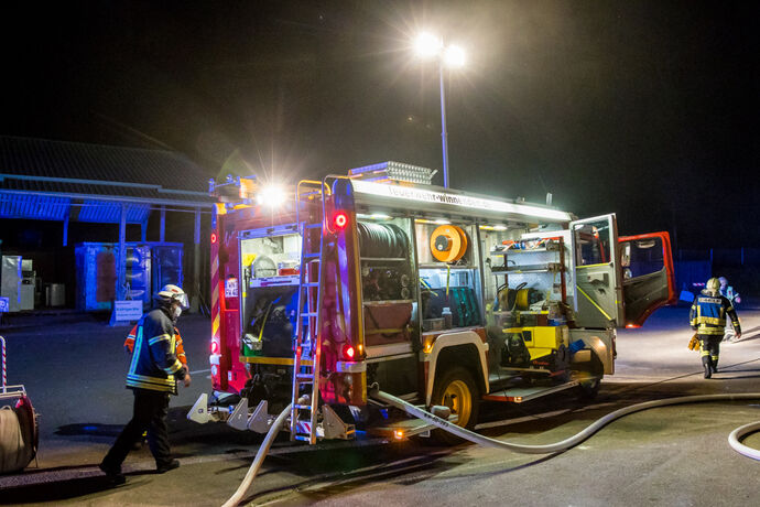 30 m³ Restmüllcontainer in Flammen, Deponie Eichholz, Winnenden, 02.10.2021.