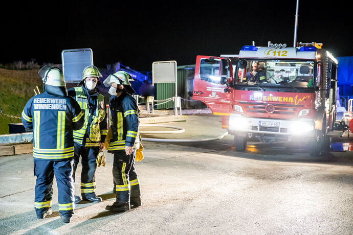30 m³ Restmüllcontainer in Flammen, Deponie Eichholz, Winnenden, 02.10.2021.
