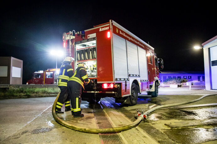 30 m³ Restmüllcontainer in Flammen, Deponie Eichholz, Winnenden, 02.10.2021.