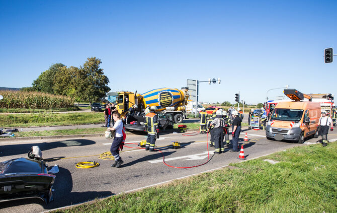 Stoppstelle überfahren - 2 Verletzte - Bild 19_6