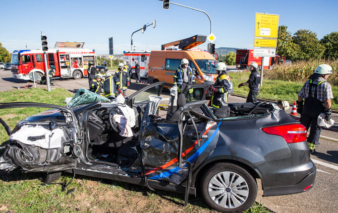 Stoppstelle überfahren - 2 Verletzte - Bild 18_7