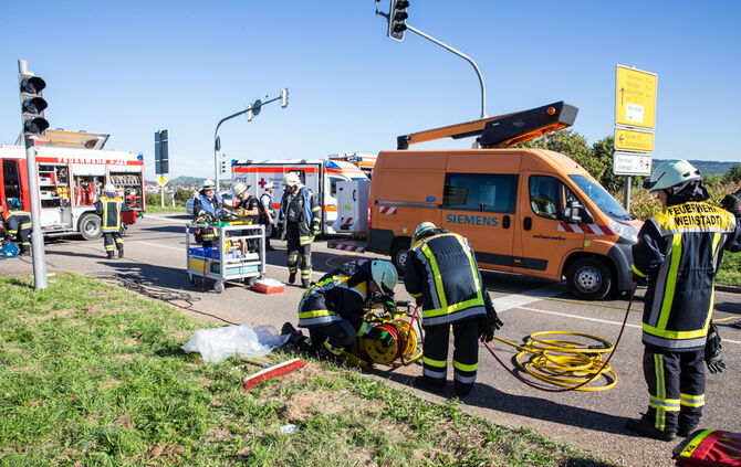 Stoppstelle überfahren - 2 Verletzte - Bild 17_8