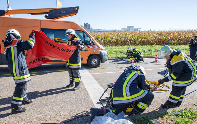 Stoppstelle überfahren - 2 Verletzte - Bild 16_9