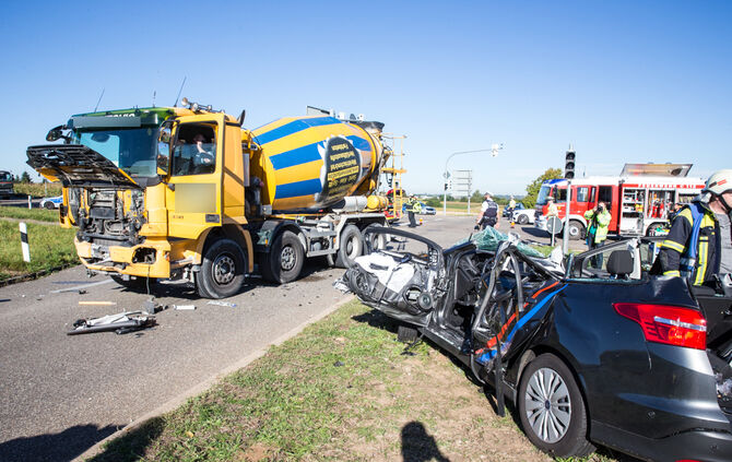Stoppstelle überfahren - 2 Verletzte - Bild 14_10
