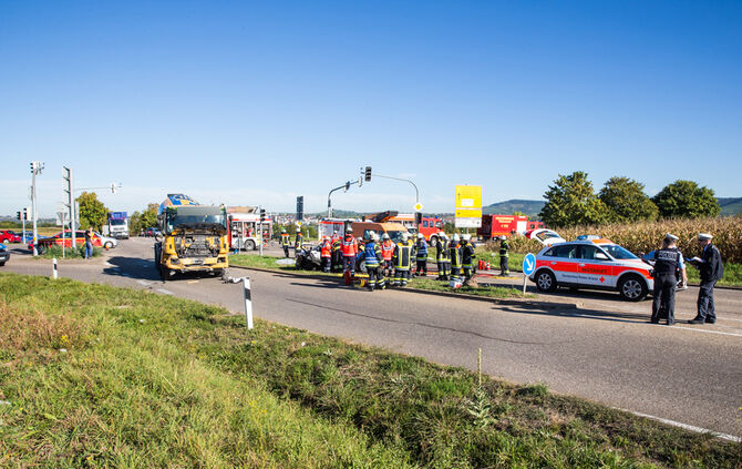 Stoppstelle überfahren - 2 Verletzte - Bild 09_15