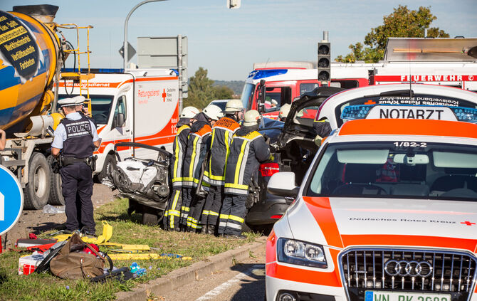 Stoppstelle überfahren - 2 Verletzte - Bild 07_17