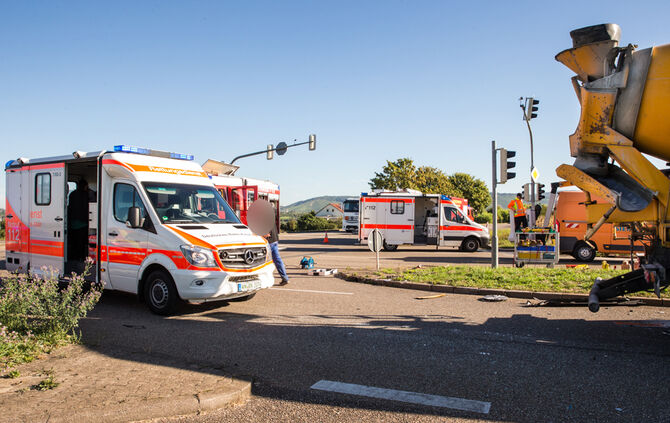 Stoppstelle überfahren - 2 Verletzte - Bild 04_20