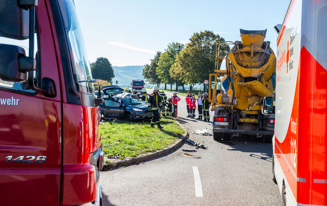 Stoppstelle überfahren - 2 Verletzte - Bild 03_21