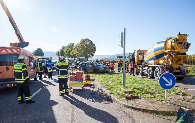 Stoppstelle überfahren - 2 Verletzte - Bild 02_22
