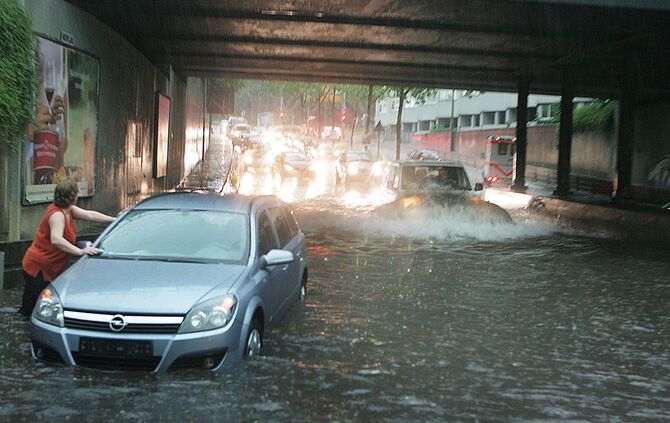 Extremes Unwetter in Waiblingen Land unter Überschwemmung foto: Habermann