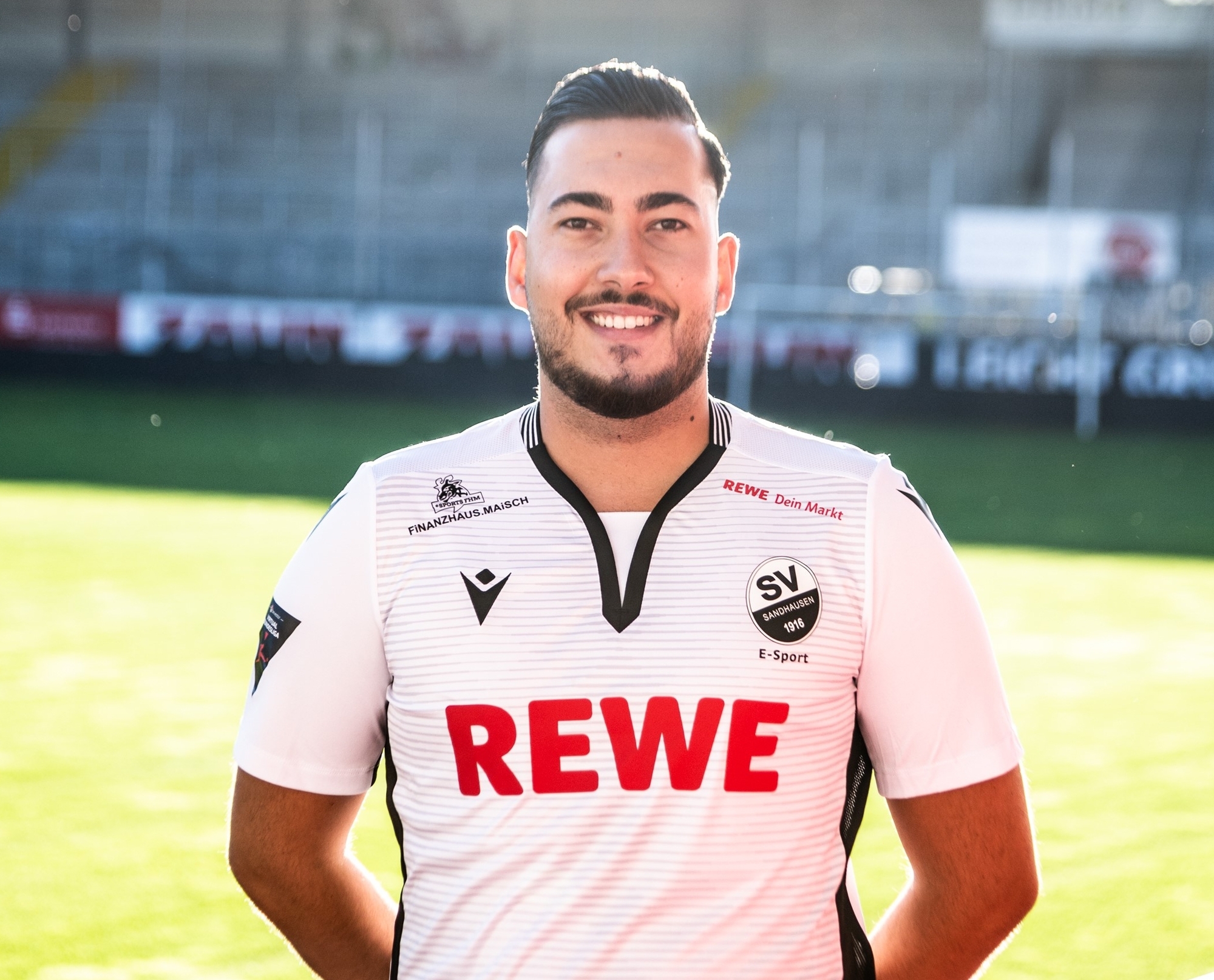 Waiblinger ESportler Francesco Mazzei StarKicker an der Konsole