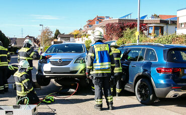 Unfall beim ausparken, Frau eingeklemmt, Fürstengässle, Weinstadt-Großheppach, 25.10.2021.