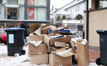 Kartonage Kartonagen Kartons Papiermüll Altpapier symbol smbolbild symbolfoto