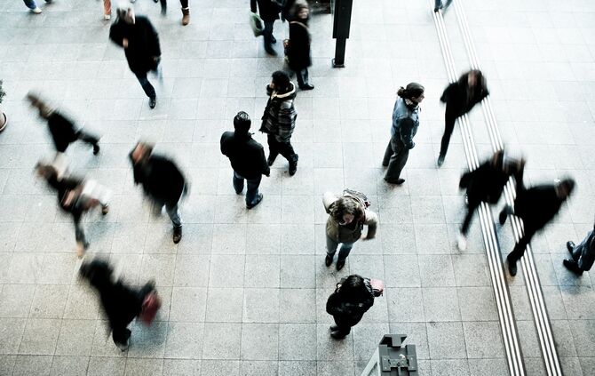pedestrians-1209316_1920