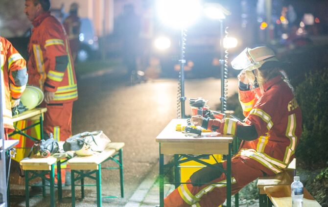 Gasalarm in Oberbrüden sorgte für Großeinsatz der Feuerwehr am Sonntagabend_11