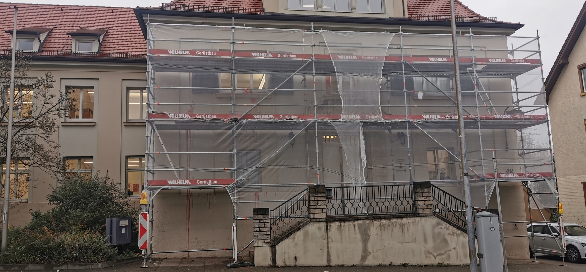 Farbattacke auf Amtsgericht Waiblingen Reinigung hat begonnen