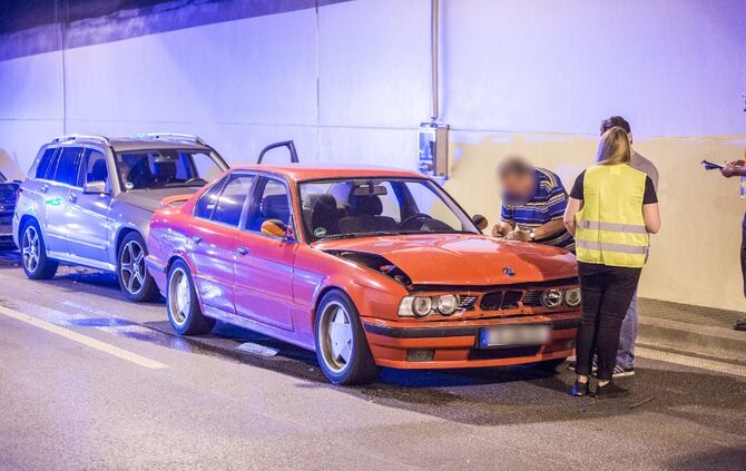 Massenkarambolage im Kappelbergtunnel: 9 Fahrzeuge krachen aufeinander - Tunnel in Richtung Stuttgart voll gesperrt - Bild 13_12