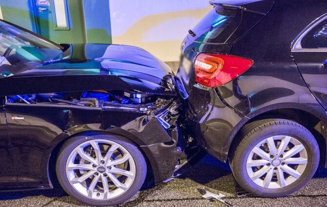 Massenkarambolage im Kappelbergtunnel: 9 Fahrzeuge krachen aufeinander - Tunnel in Richtung Stuttgart voll gesperrt - Bild 30_29