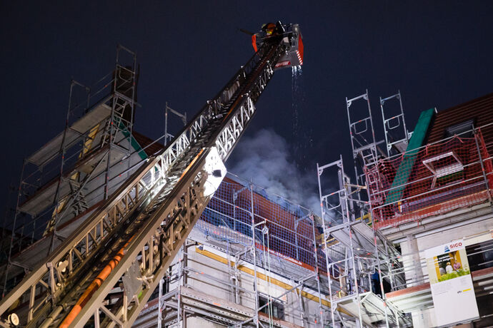 Dachstuhlbrand, Kronenhöfe, Eduard-Breuninger-Str., Backnang, 25.11.2021.