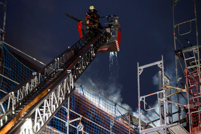Dachstuhlbrand, Kronenhöfe, Eduard-Breuninger-Str., Backnang, 25.11.2021.