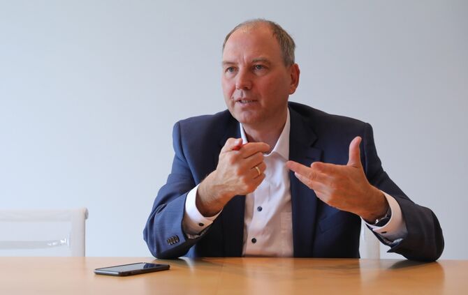 Uwe Burkert