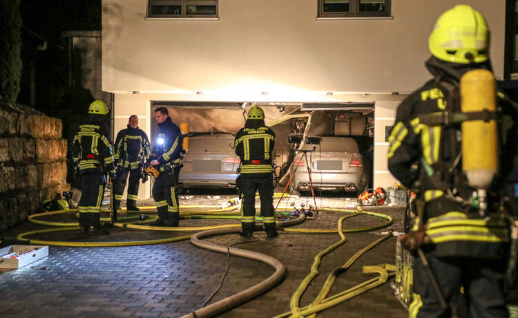 Brand in Garage, Hauptstr., Urbach, 08.12.2021.