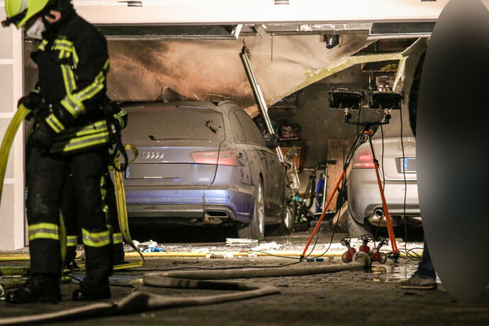 Brand in Garage, Hauptstr., Urbach, 08.12.2021.