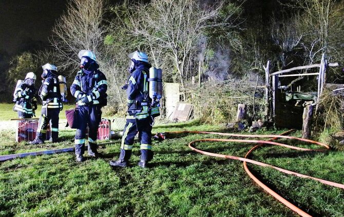 Schuppen brennt aus - Einsatz für die Rudersberger Feuerwehr