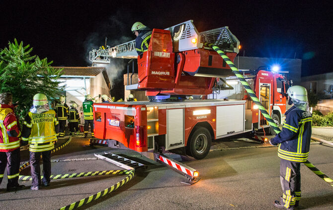 Feuerwehr rettet zwei Bewohner unverletzt - Bild 03_5