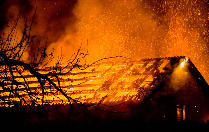 Schuppenbrand auf dem Gelände eines Biohofes, Schilelrstr., Kirchberg an der Murr, 15.12.2021.