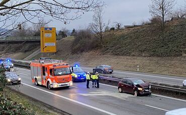 Verkehrsunfall mit 2 PKW und verletzter Person - kilometerweiter Stau auf B14 zwischen Stuttgarter und Fellbach