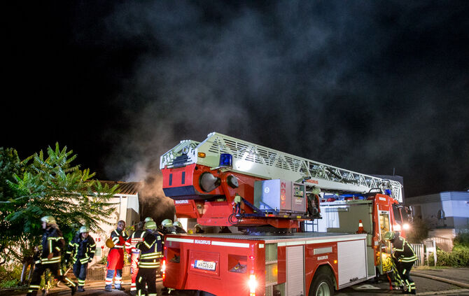Feuerwehr rettet zwei Bewohner unverletzt - Bild 21_20