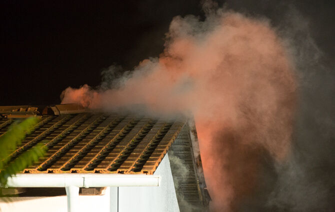 Feuerwehr rettet zwei Bewohner unverletzt - Bild 23_22