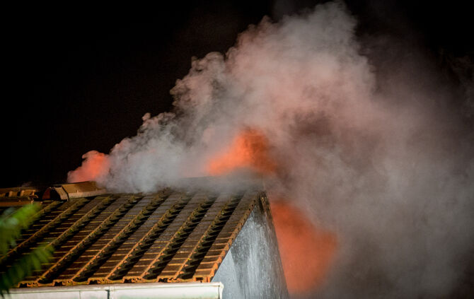 Feuerwehr rettet zwei Bewohner unverletzt - Bild 24_23