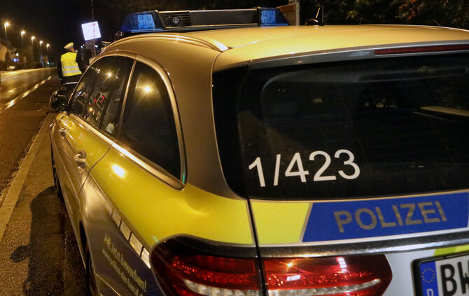 Polizei Kontrolle Blaulicht Symbolfoto