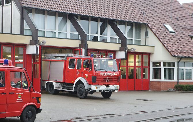 Rudersberg Feuerwehrgerätehaus Nach langem Hickhack und großer Verspätung wird das neue HLF 20/16 endlich an die Rudersberger Fe