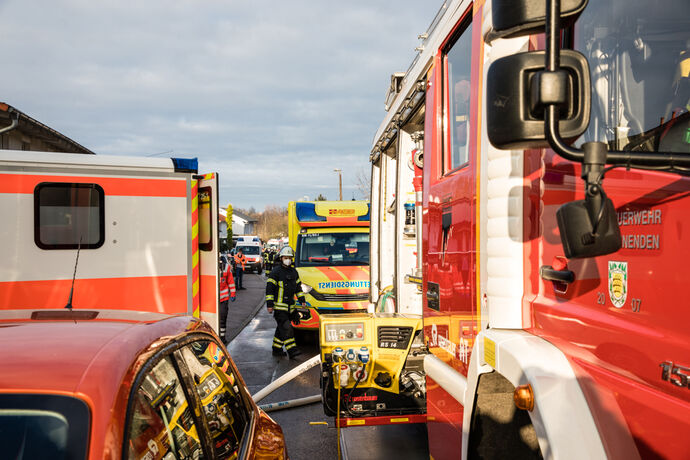 Gebäudebrand, Silcherstr., Winnenden-Birkmannsweiler, 01.01.2022.