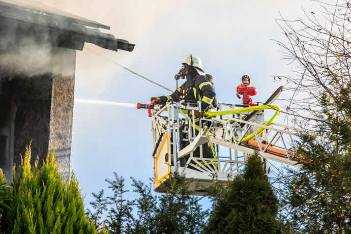 Gebäudebrand, Silcherstr., Winnenden-Birkmannsweiler, 01.01.2022.