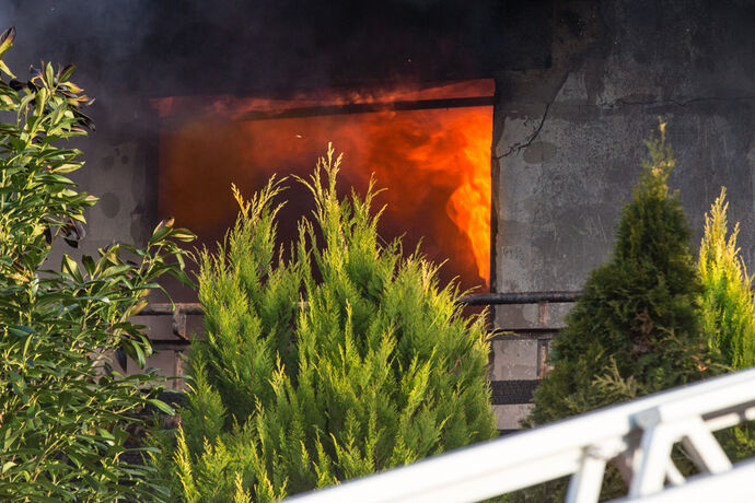 Gebäudebrand, Silcherstr., Winnenden-Birkmannsweiler, 01.01.2022.