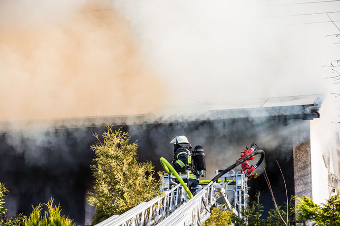 Gebäudebrand, Silcherstr., Winnenden-Birkmannsweiler, 01.01.2022.