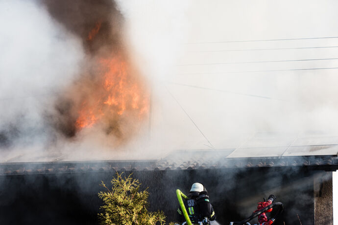 Gebäudebrand, Silcherstr., Winnenden-Birkmannsweiler, 01.01.2022.