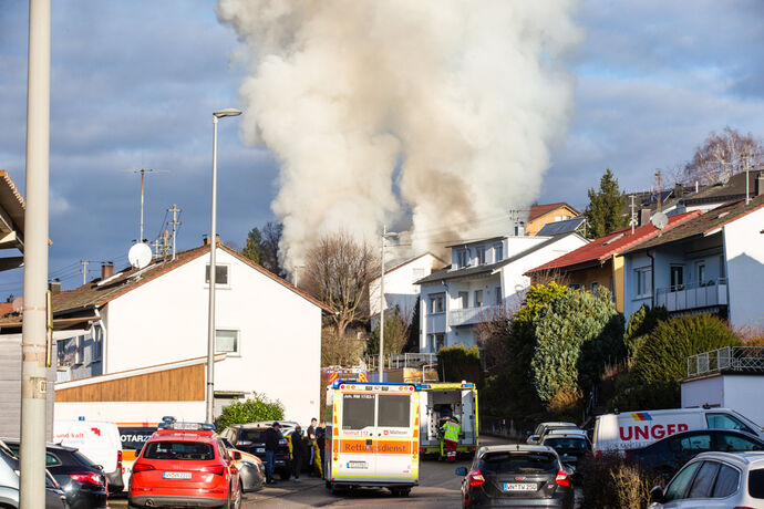 Gebäudebrand, Silcherstr., Winnenden-Birkmannsweiler, 01.01.2022.