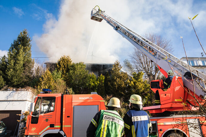 Gebäudebrand, Silcherstr., Winnenden-Birkmannsweiler, 01.01.2022.