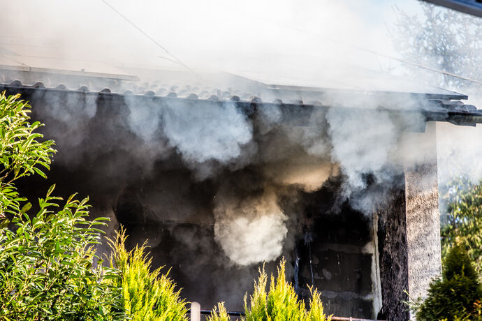 Gebäudebrand, Silcherstr., Winnenden-Birkmannsweiler, 01.01.2022.