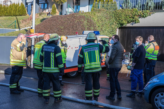 Gebäudebrand, Silcherstr., Winnenden-Birkmannsweiler, 01.01.2022.