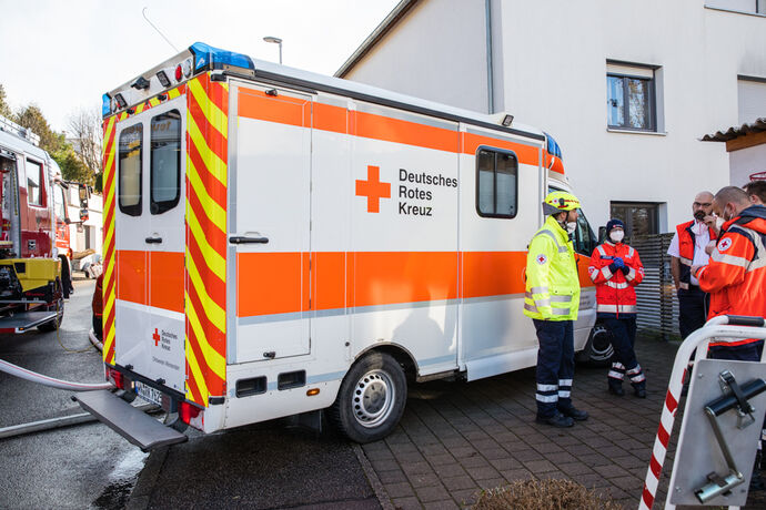 Gebäudebrand, Silcherstr., Winnenden-Birkmannsweiler, 01.01.2022.