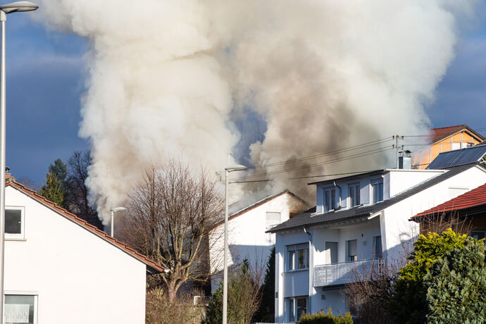 Gebäudebrand, Silcherstr., Winnenden-Birkmannsweiler, 01.01.2022.