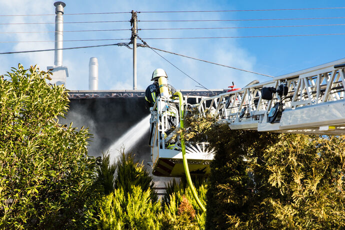 Gebäudebrand, Silcherstr., Winnenden-Birkmannsweiler, 01.01.2022.