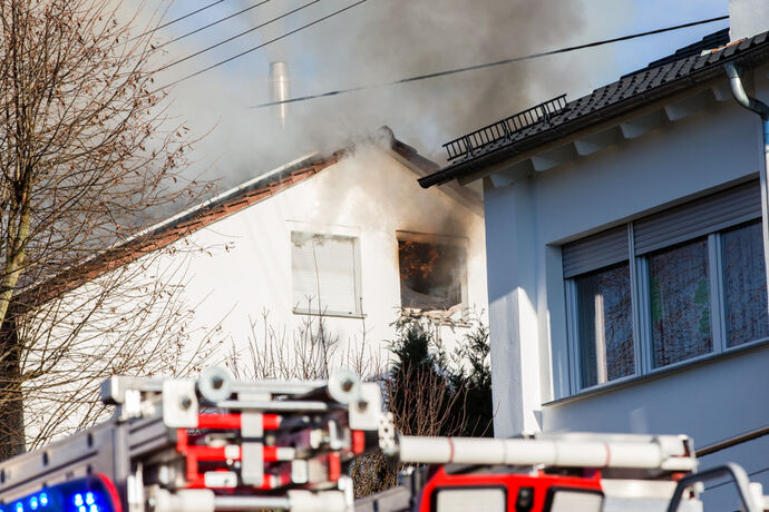 Gebäudebrand, Silcherstr., Winnenden-Birkmannsweiler, 01.01.2022.