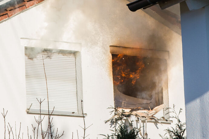 Gebäudebrand, Silcherstr., Winnenden-Birkmannsweiler, 01.01.2022.